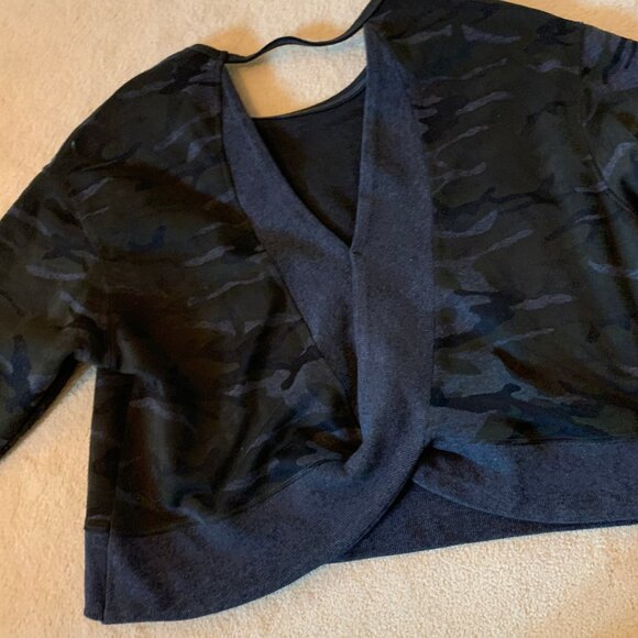 ANAMA Camo Open Back Sweatshirt - Picture 7 of 7